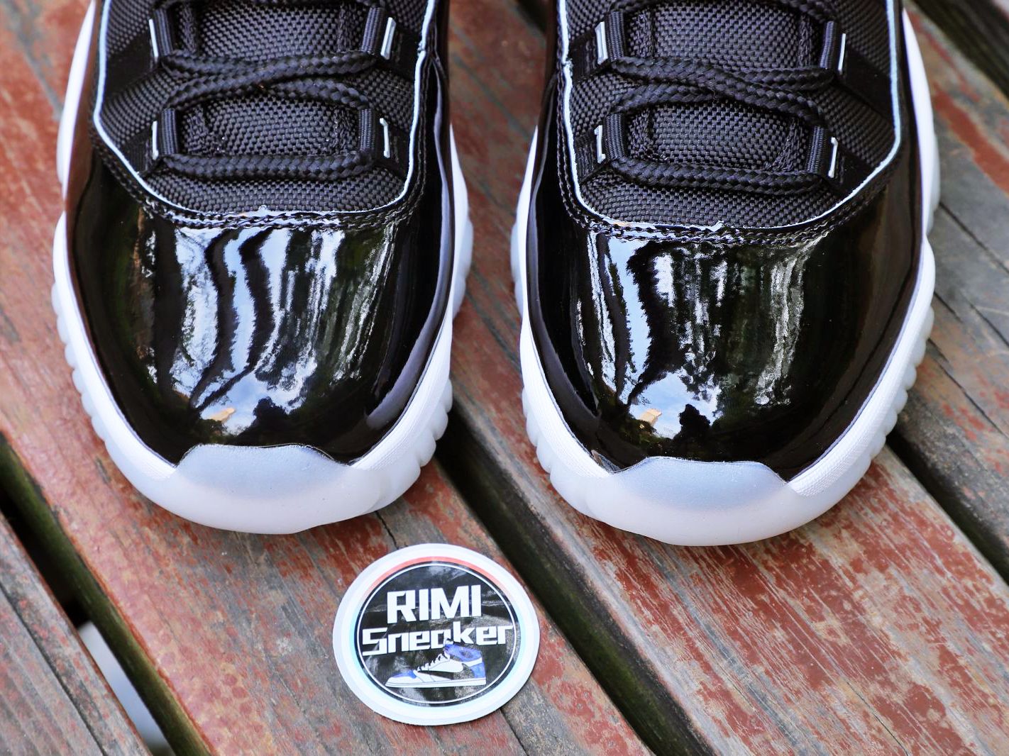 AIR JORDAN 11 RETRO