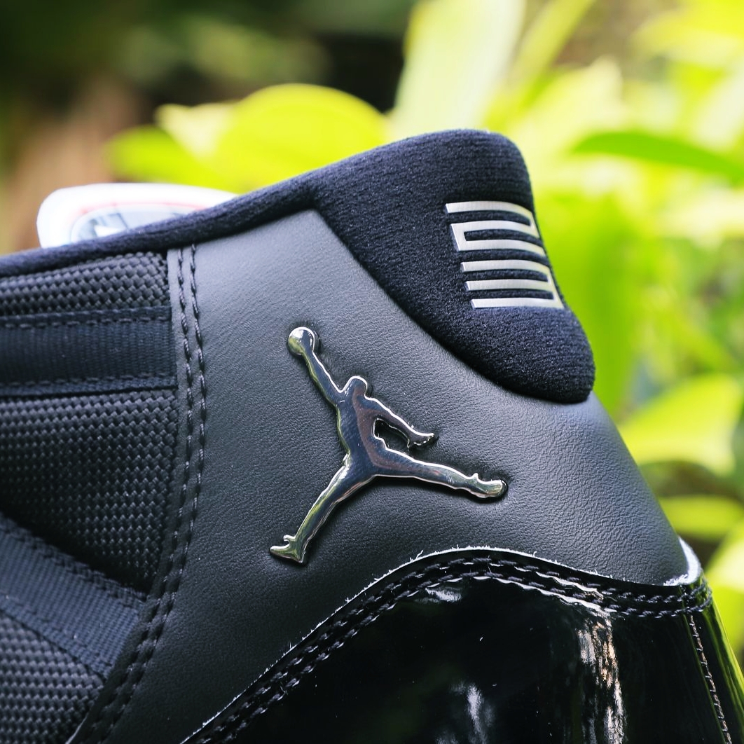 AIR JORDAN 11 RETRO