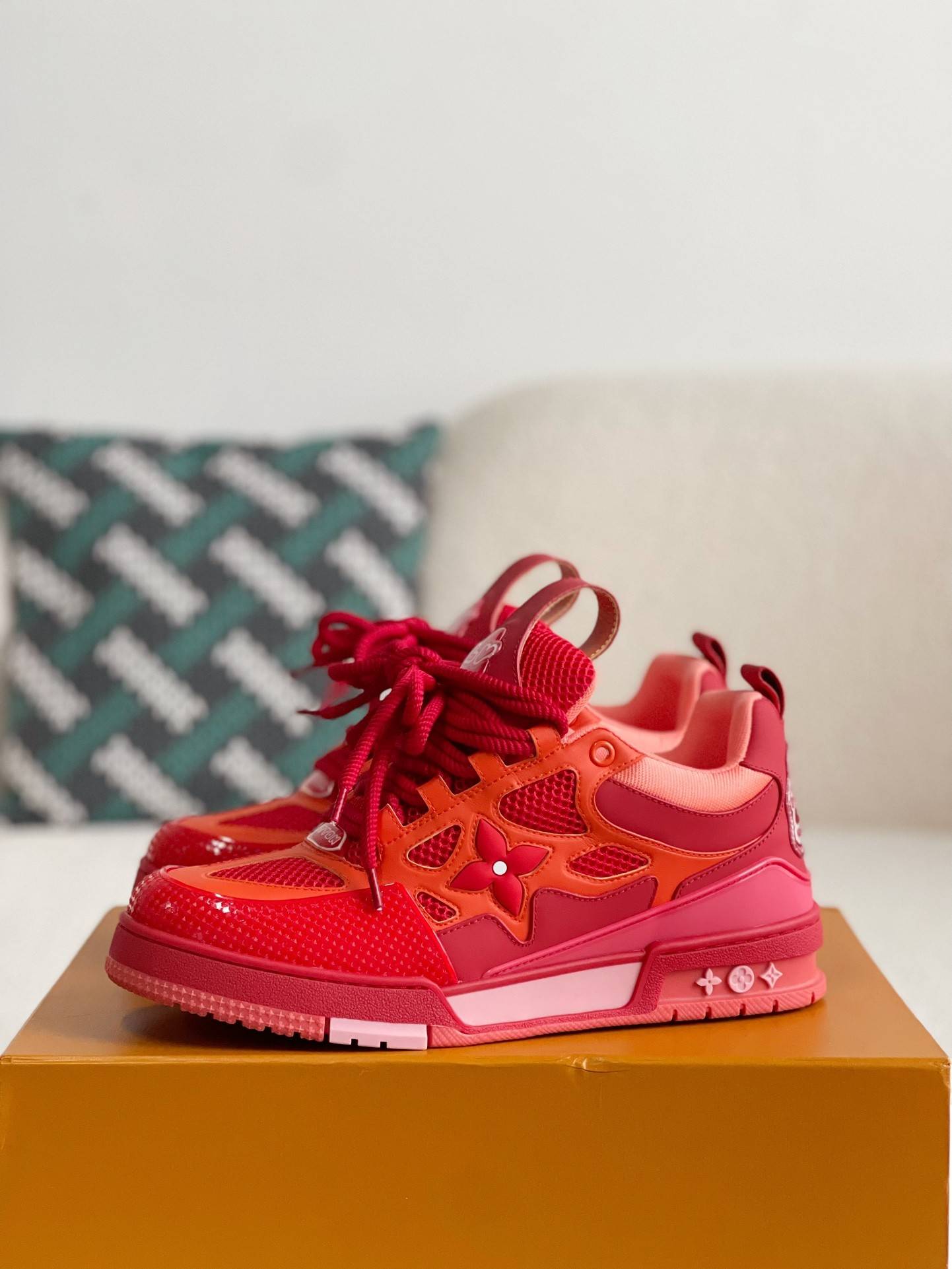 L*V RUNNER TATIC sneakers