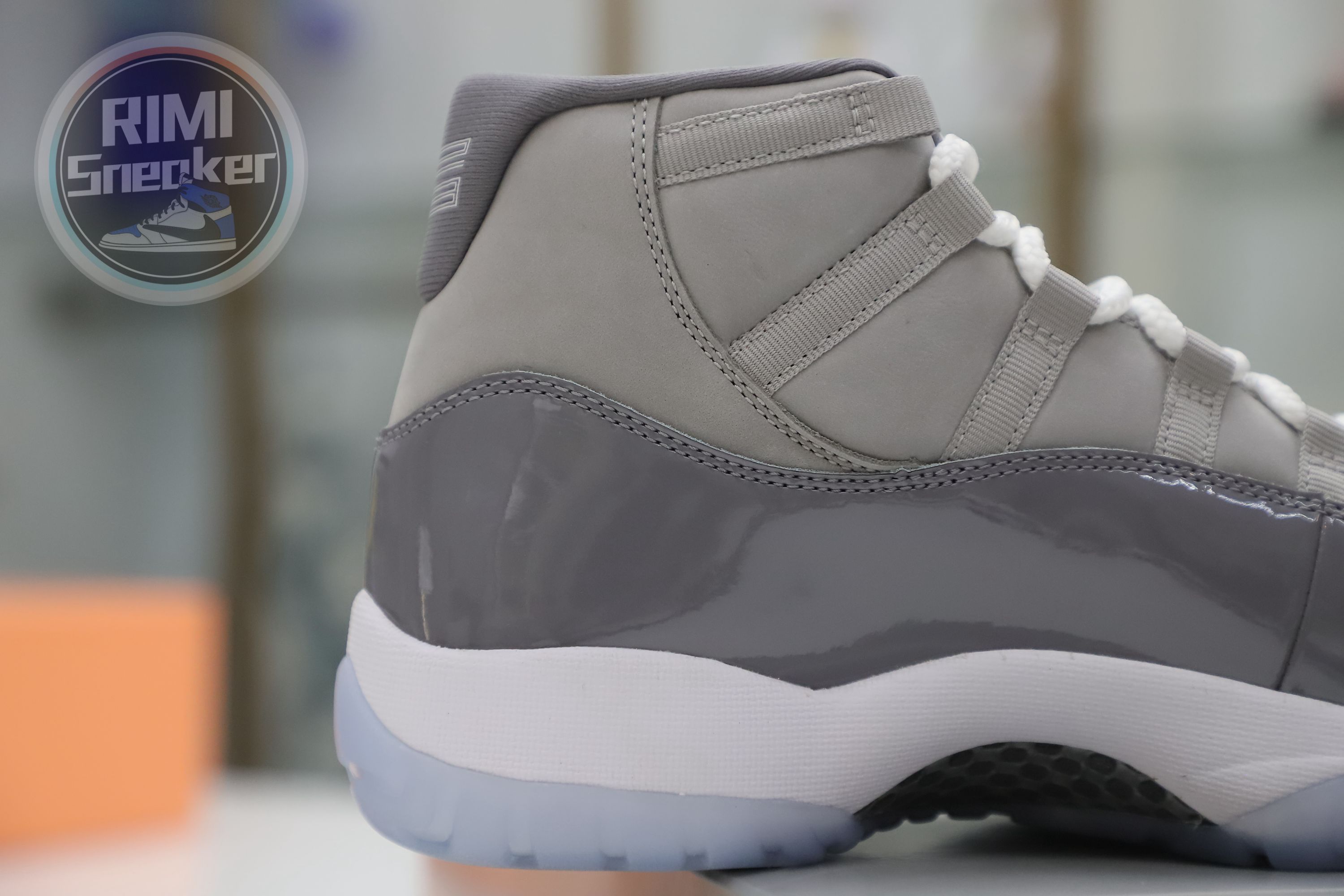 AIR JORDAN 11 RETRO