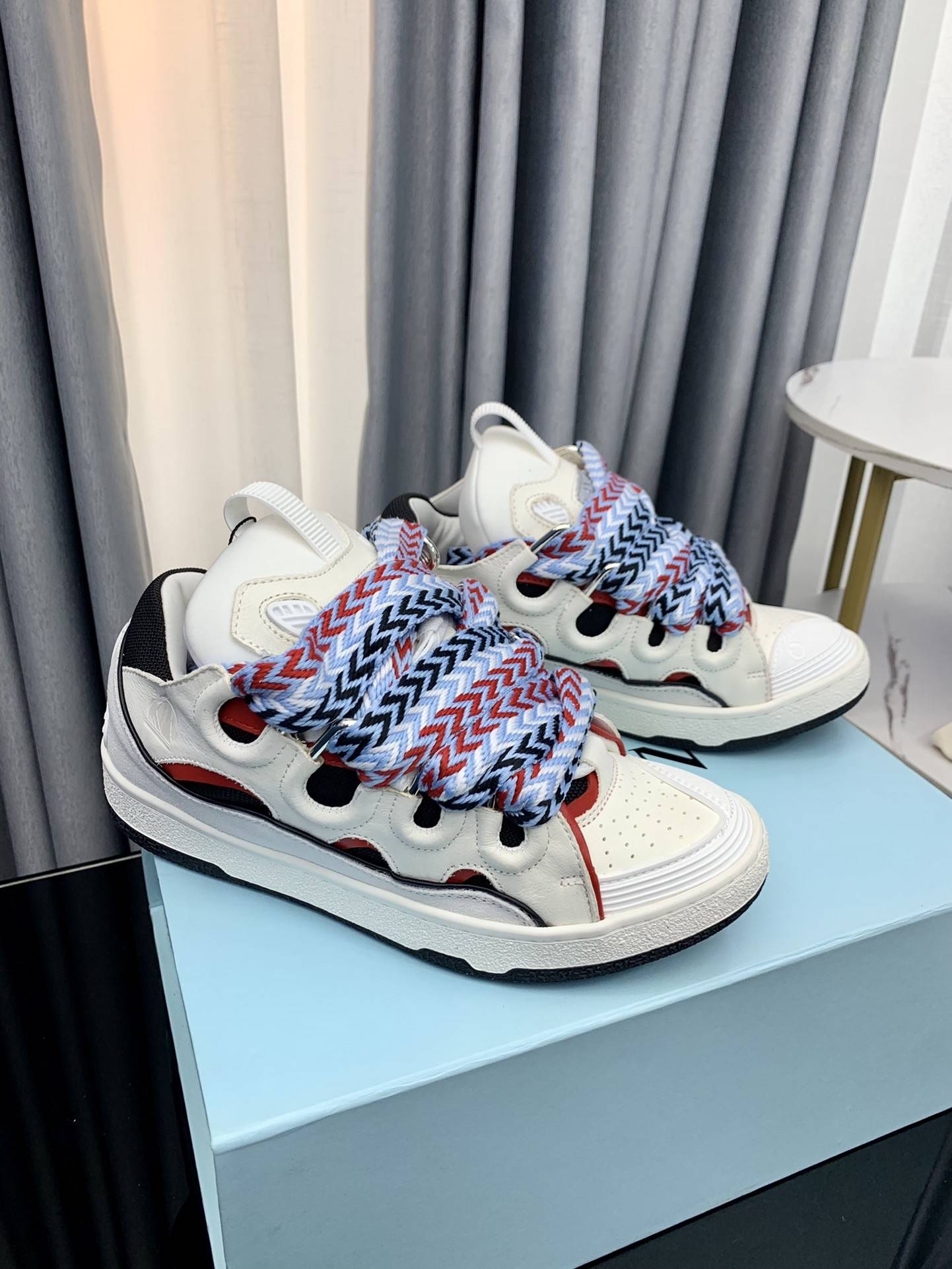LA*N Sneaker