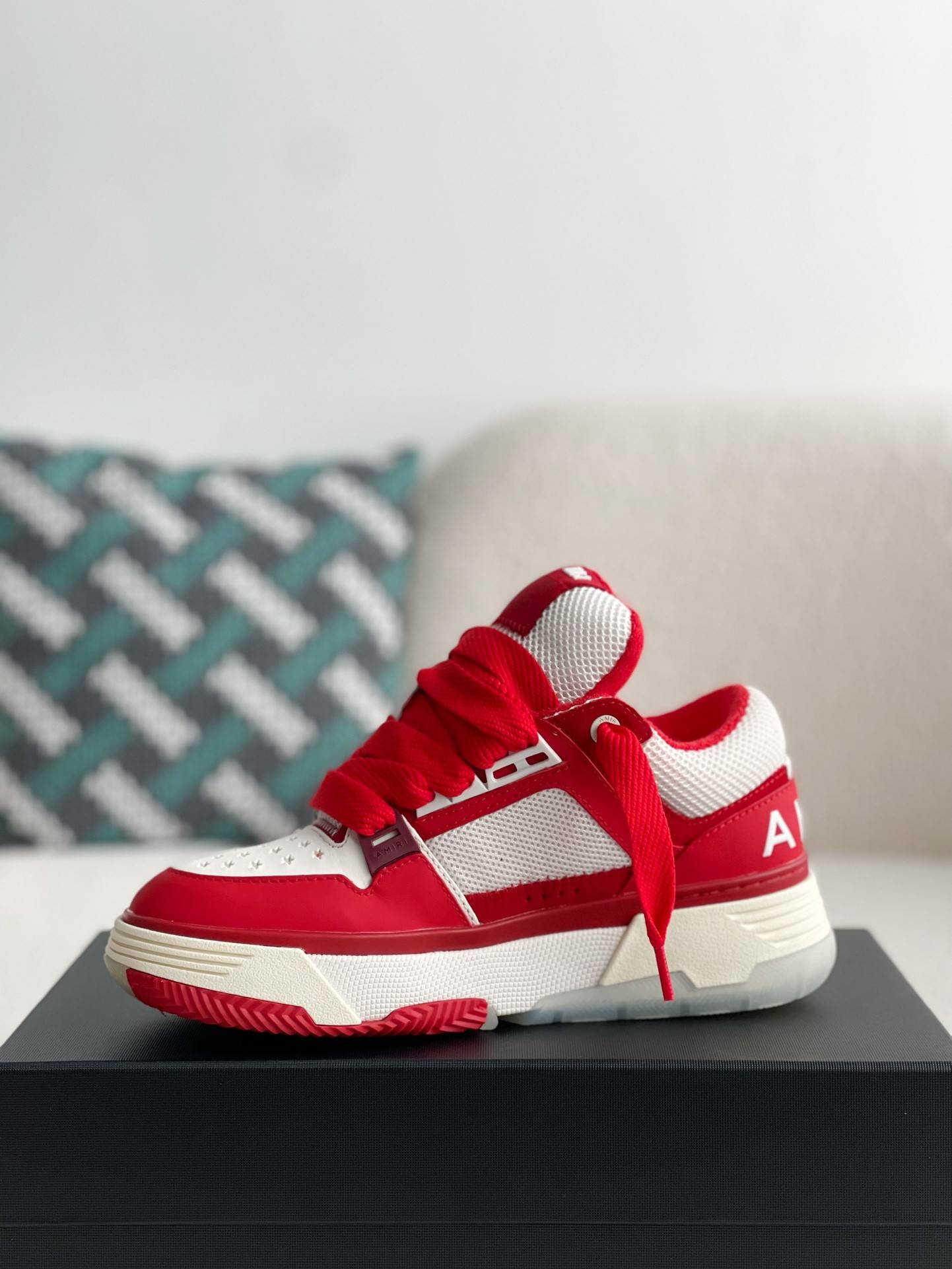 A*RI sneaker