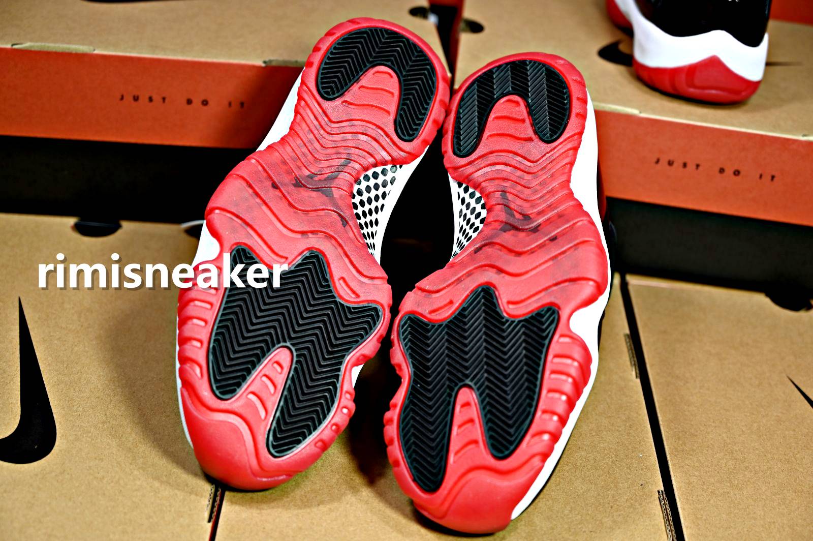 AIR JORDAN 11 RETRO