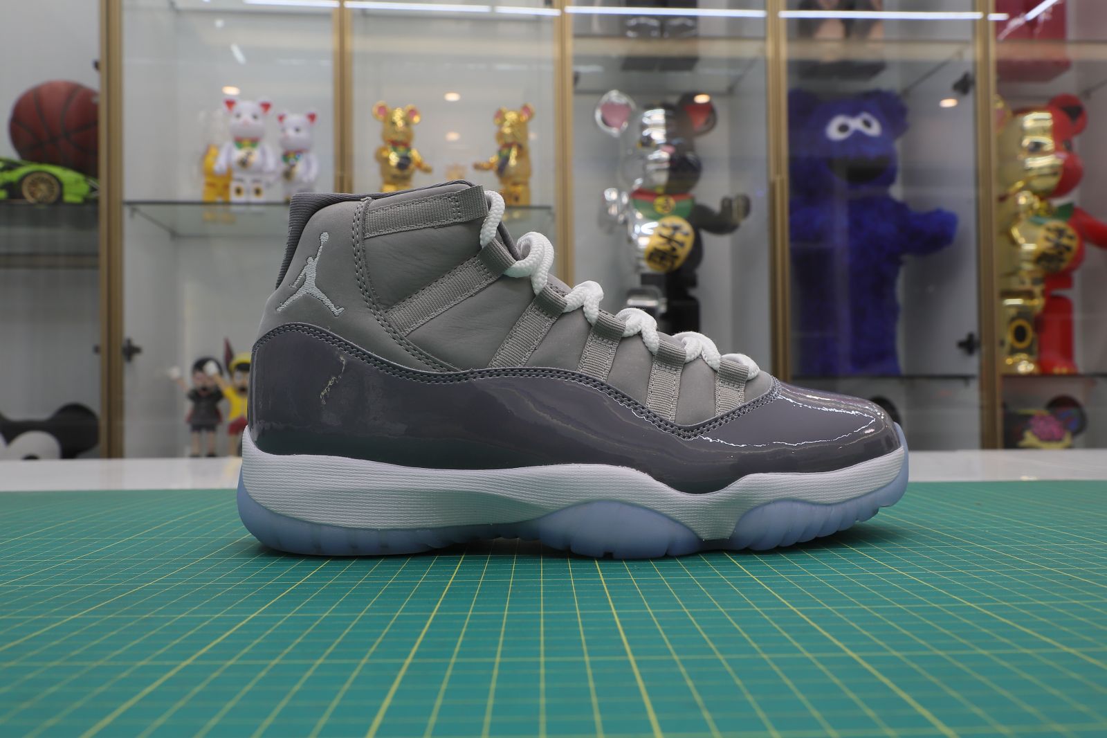 AIR JORDAN 11 RETRO