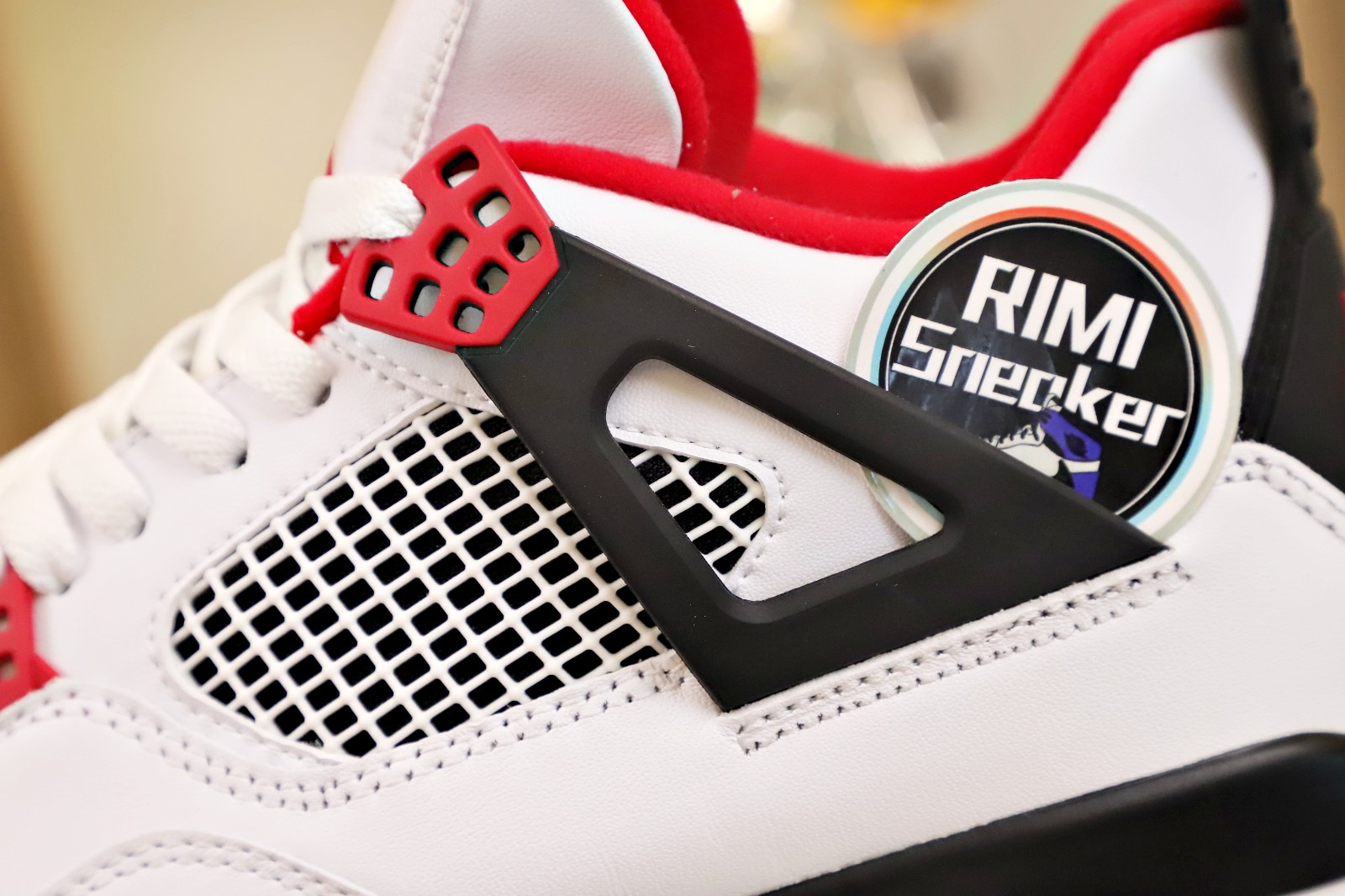 AIR JORDAN 4 RETRO