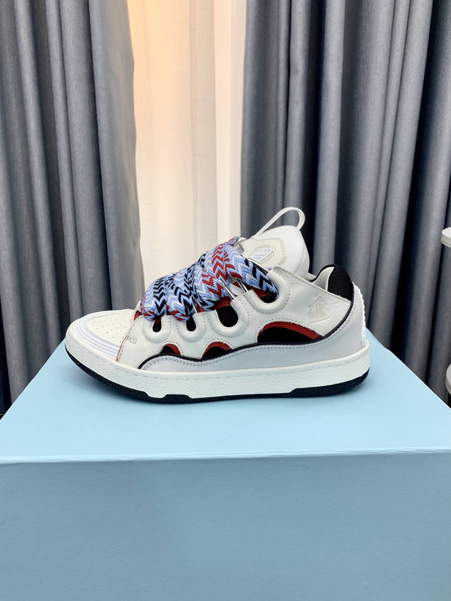 LA*N Sneaker