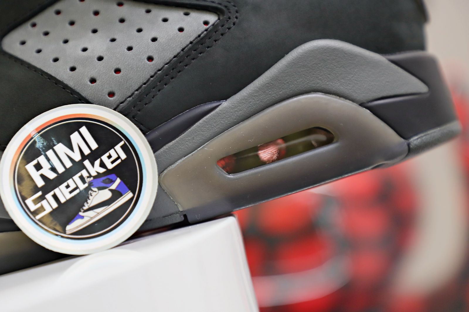PARIS SAINT-GERMAIN X AIR JORDAN 6 RETRO