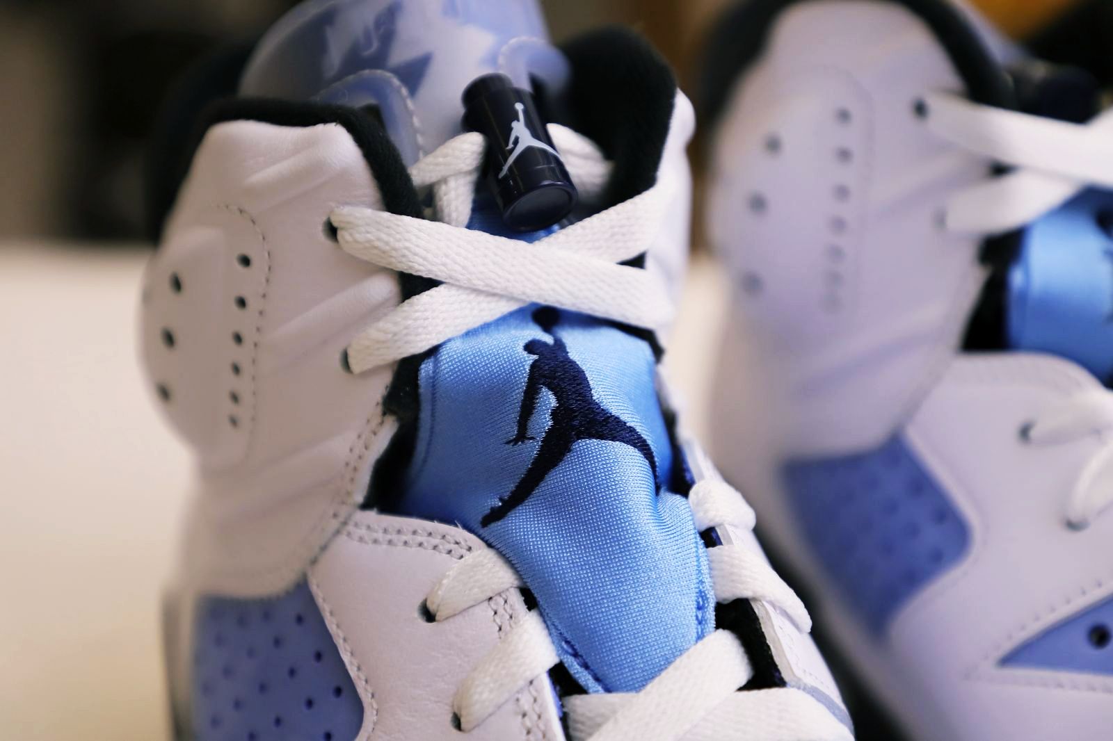 AIR JORDAN 6 RETRO