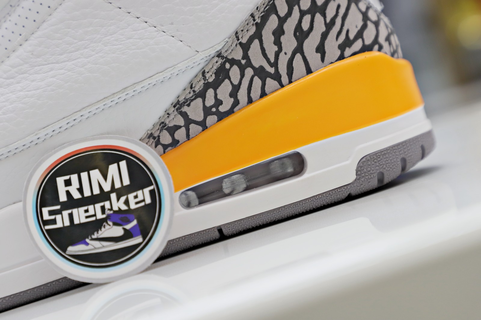 WMNS AIR JORDAN 3 RETRO