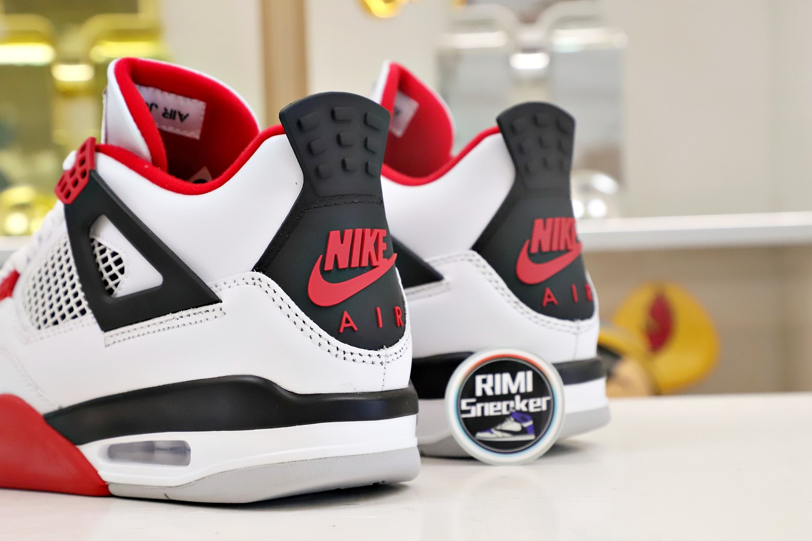 AIR JORDAN 4 RETRO
