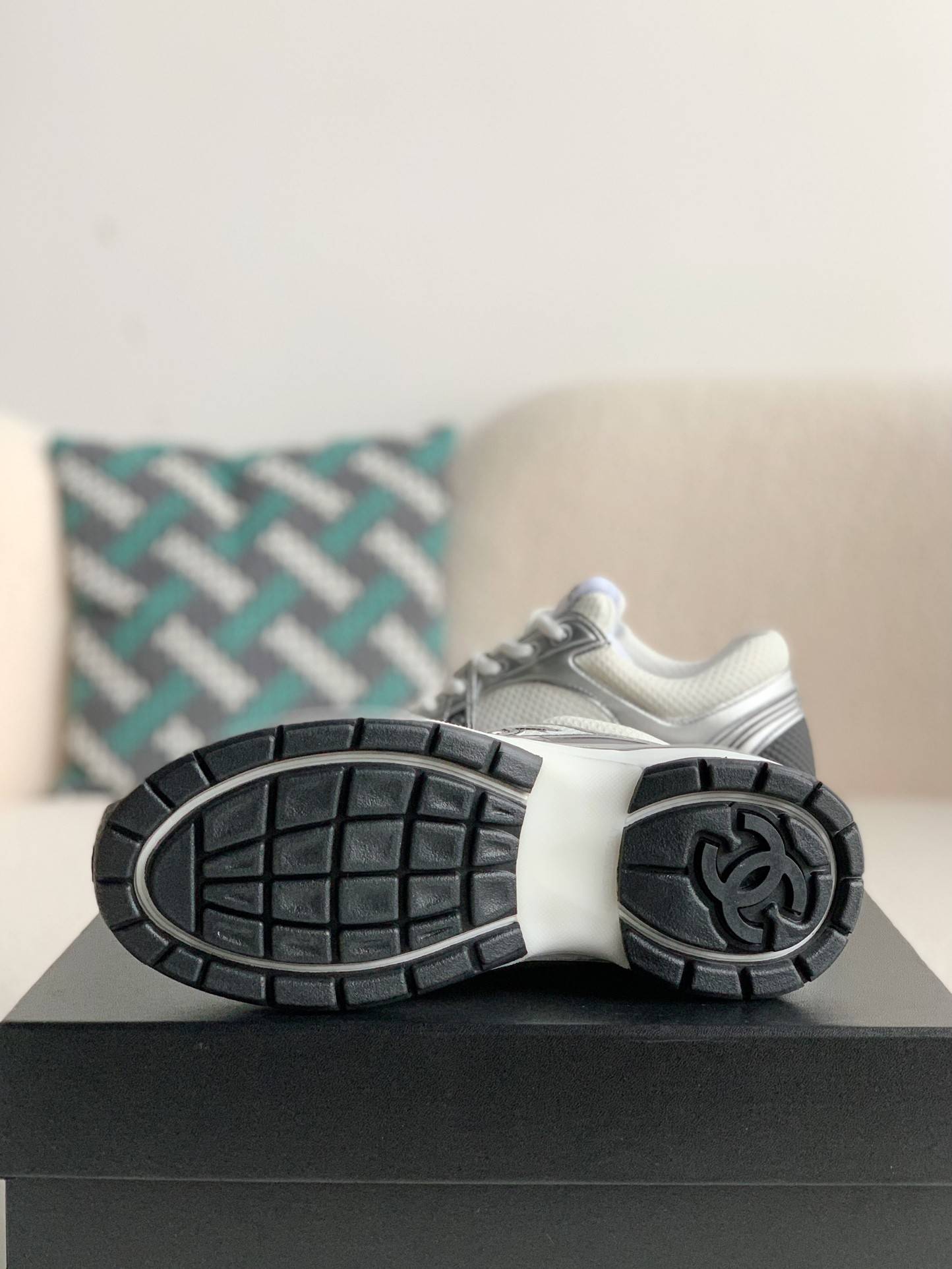 CH*EL Sneakers