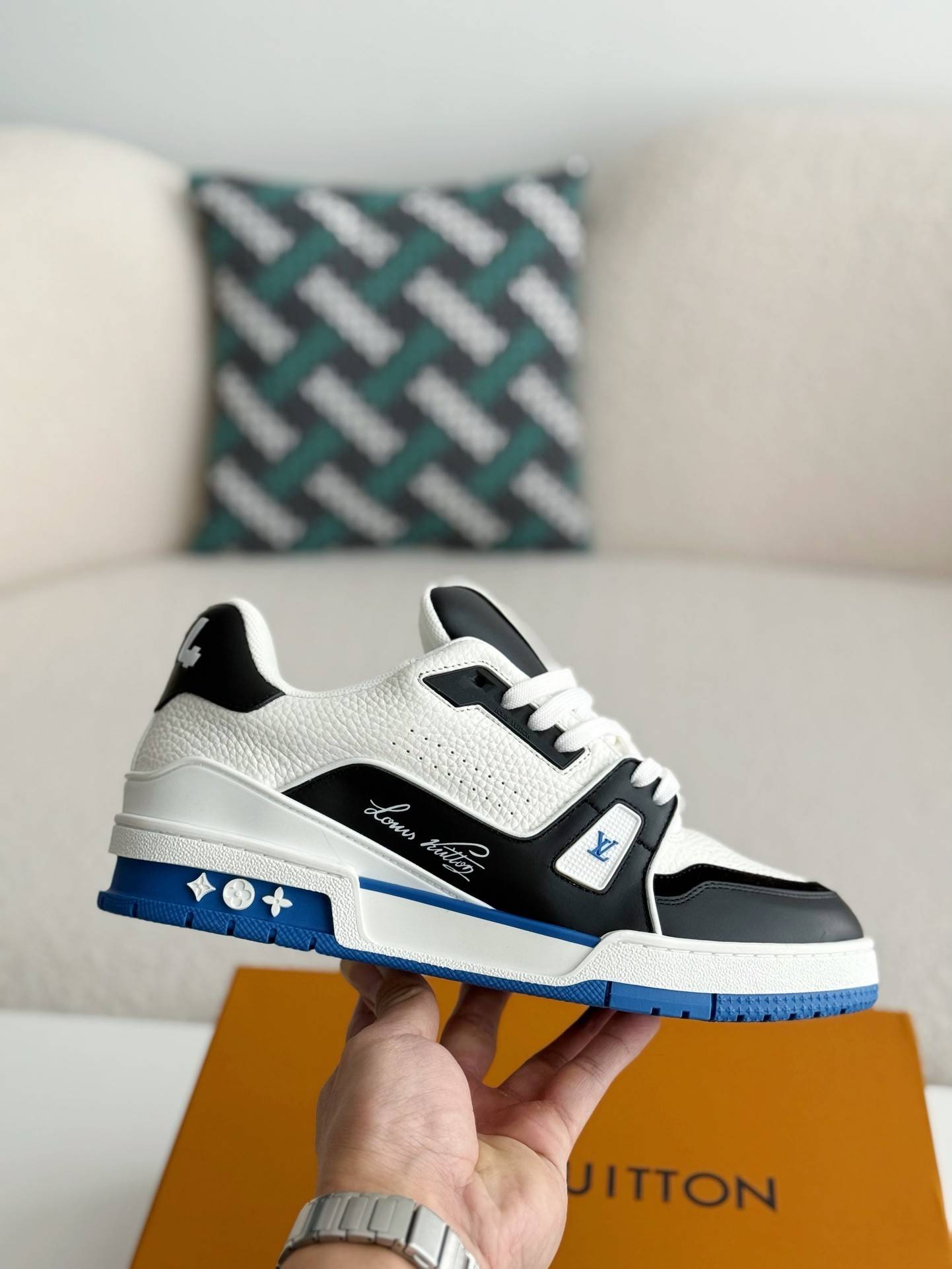 L*V TRAINER SNEAKERS