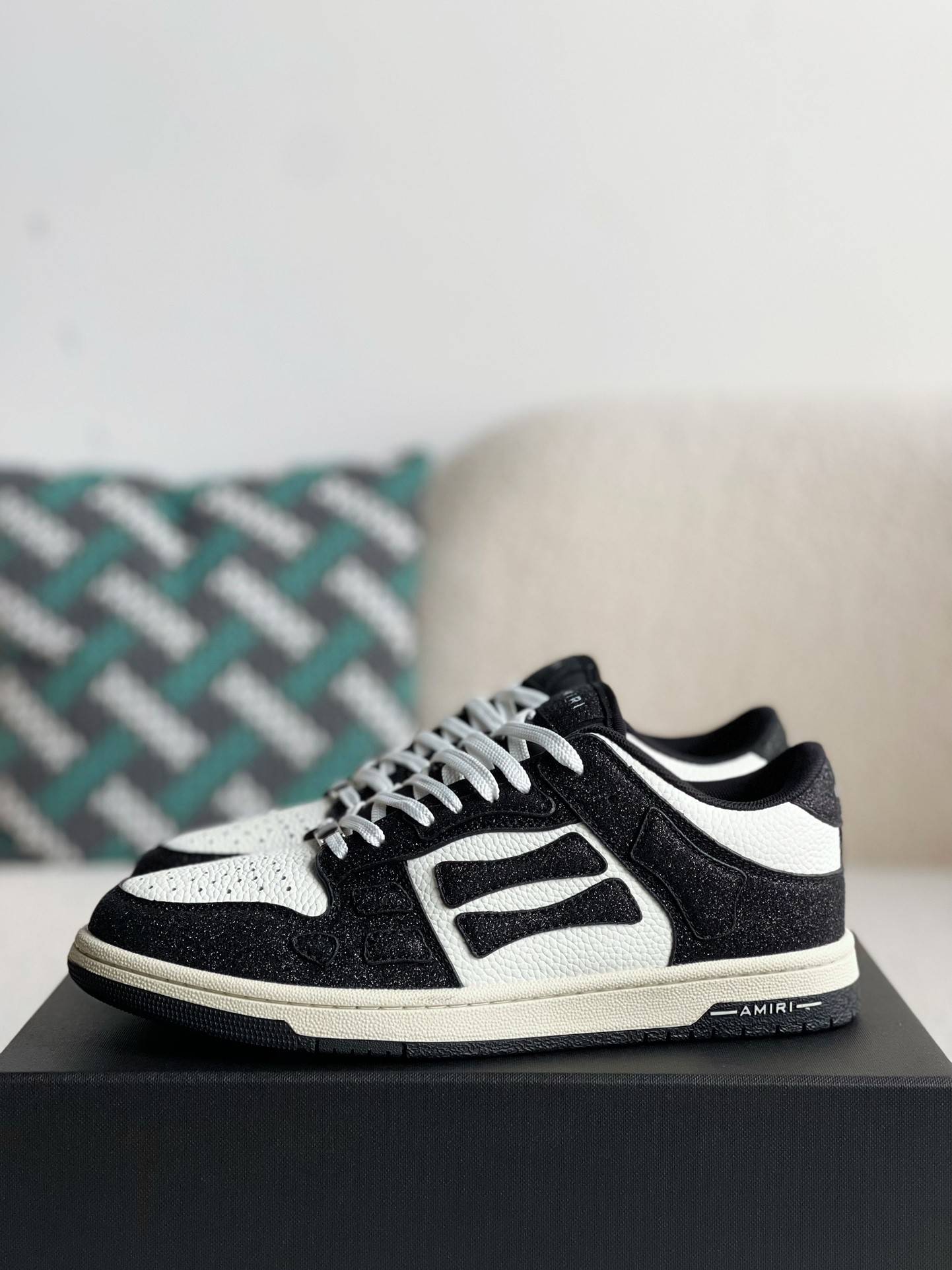 A*RI Sneakers