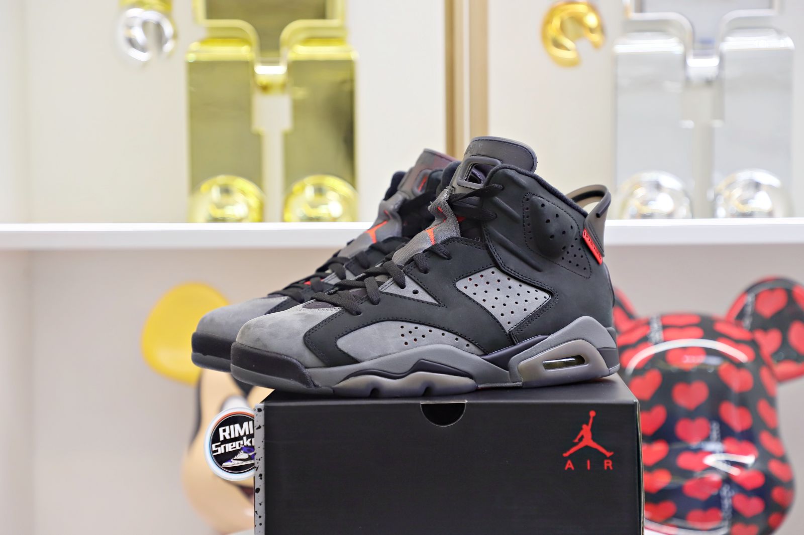 PARIS SAINT-GERMAIN X AIR JORDAN 6 RETRO
