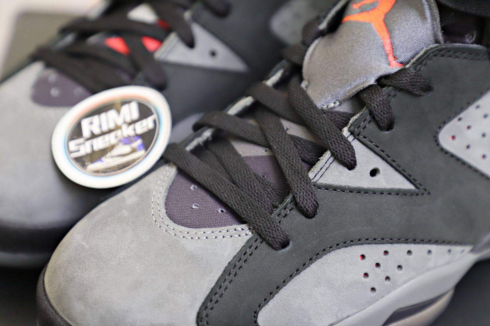 PARIS SAINT-GERMAIN X AIR JORDAN 6 RETRO