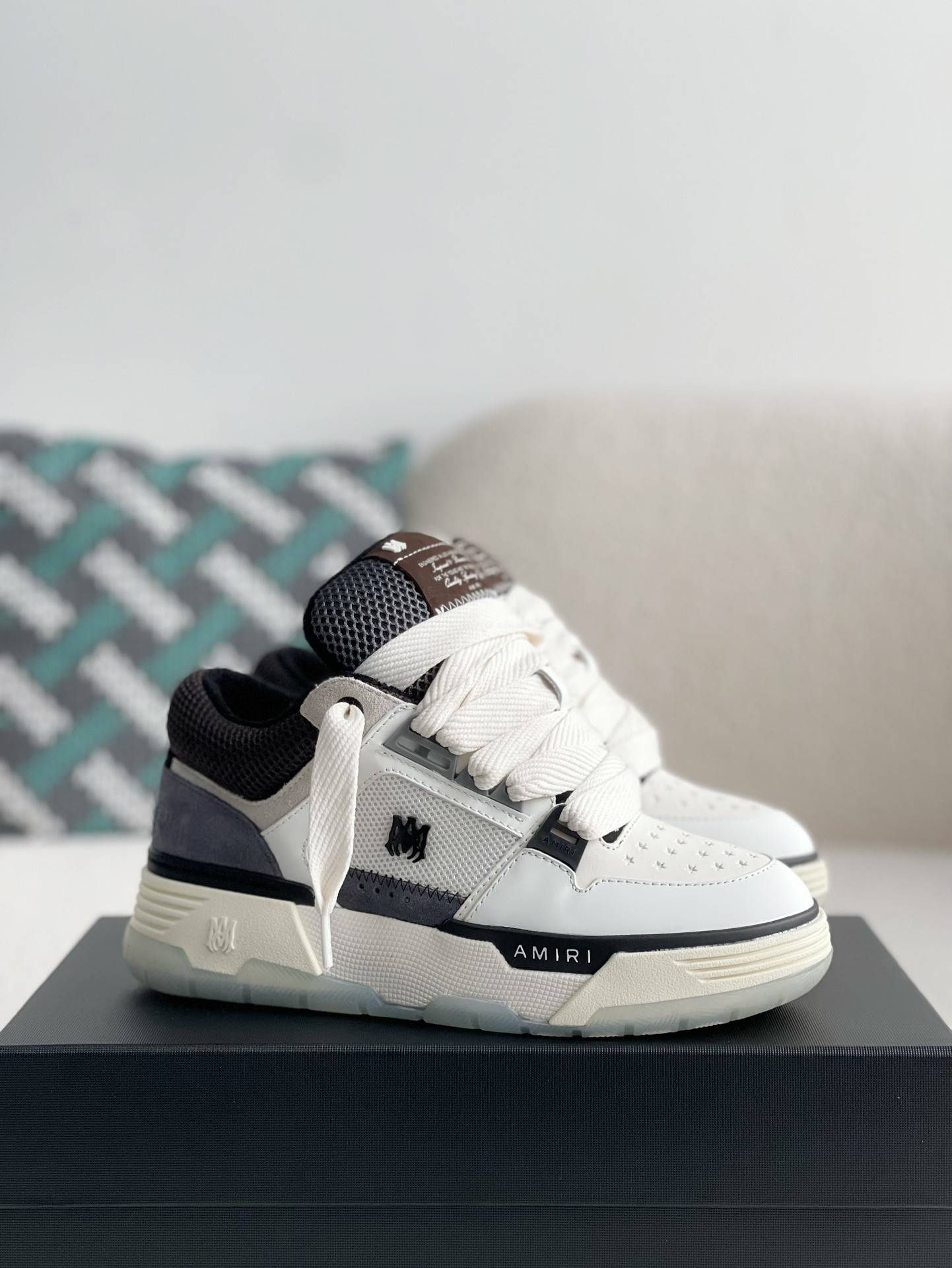 A*RI sneaker