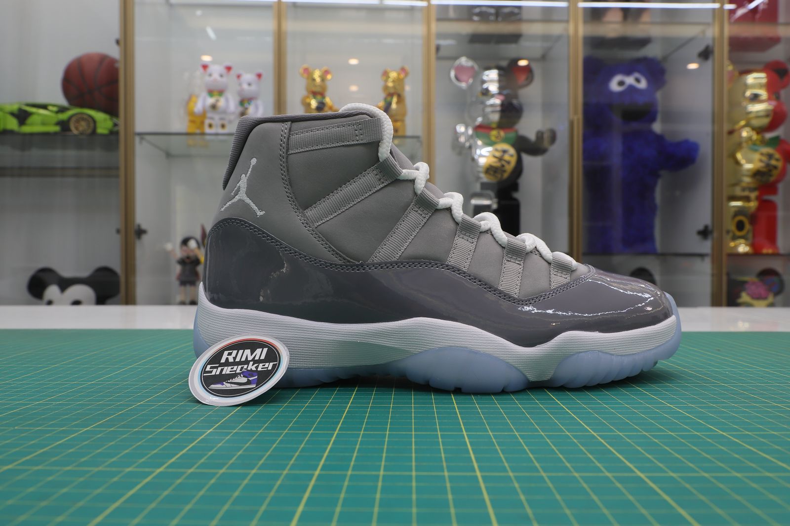 AIR JORDAN 11 RETRO