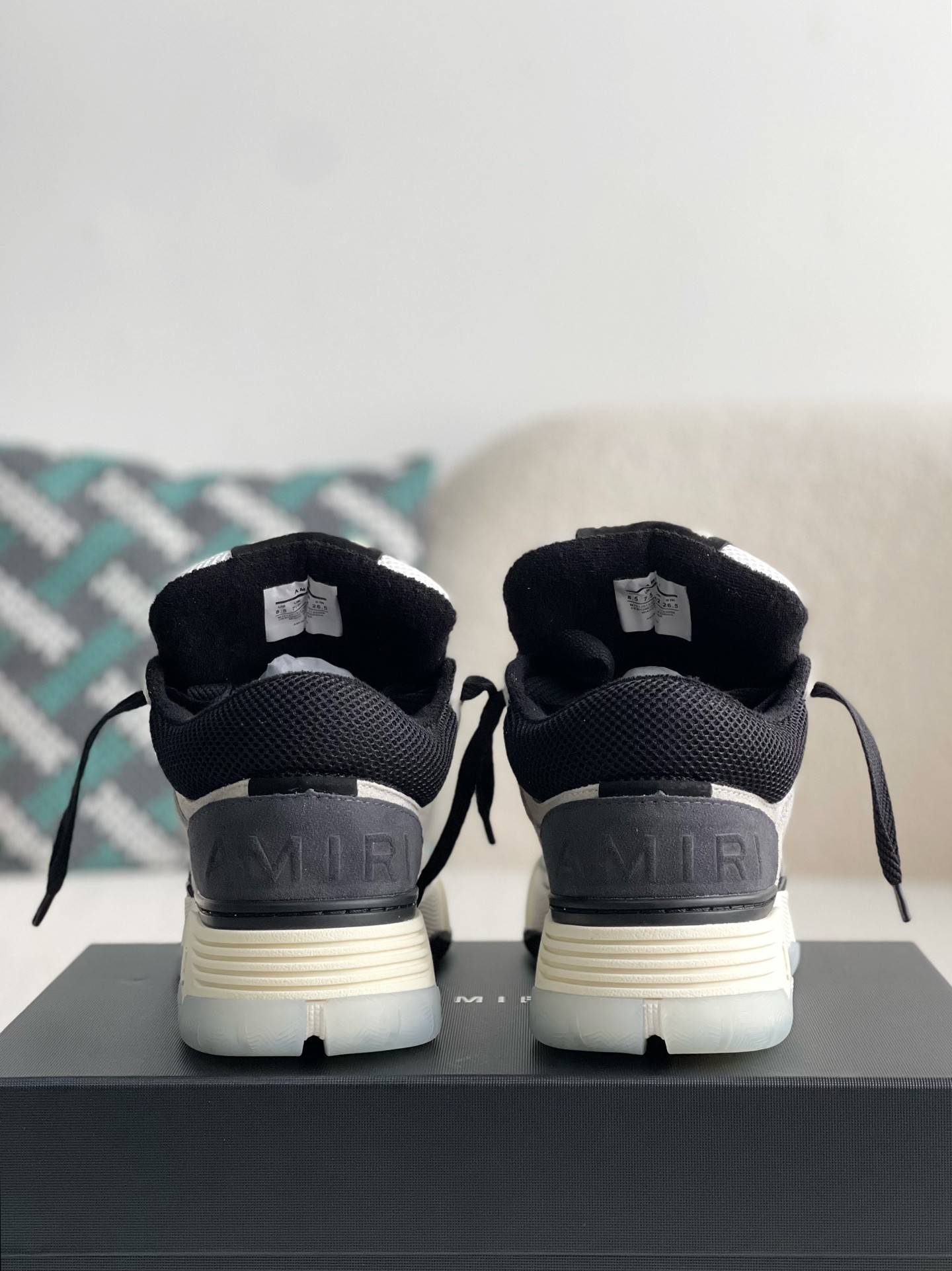 A*RI sneaker