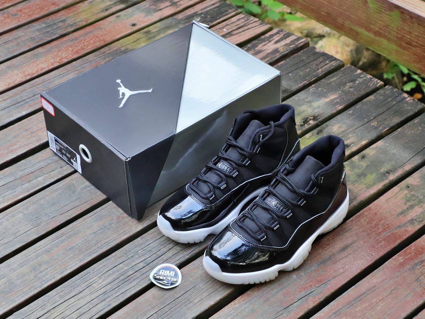 AIR JORDAN 11 RETRO