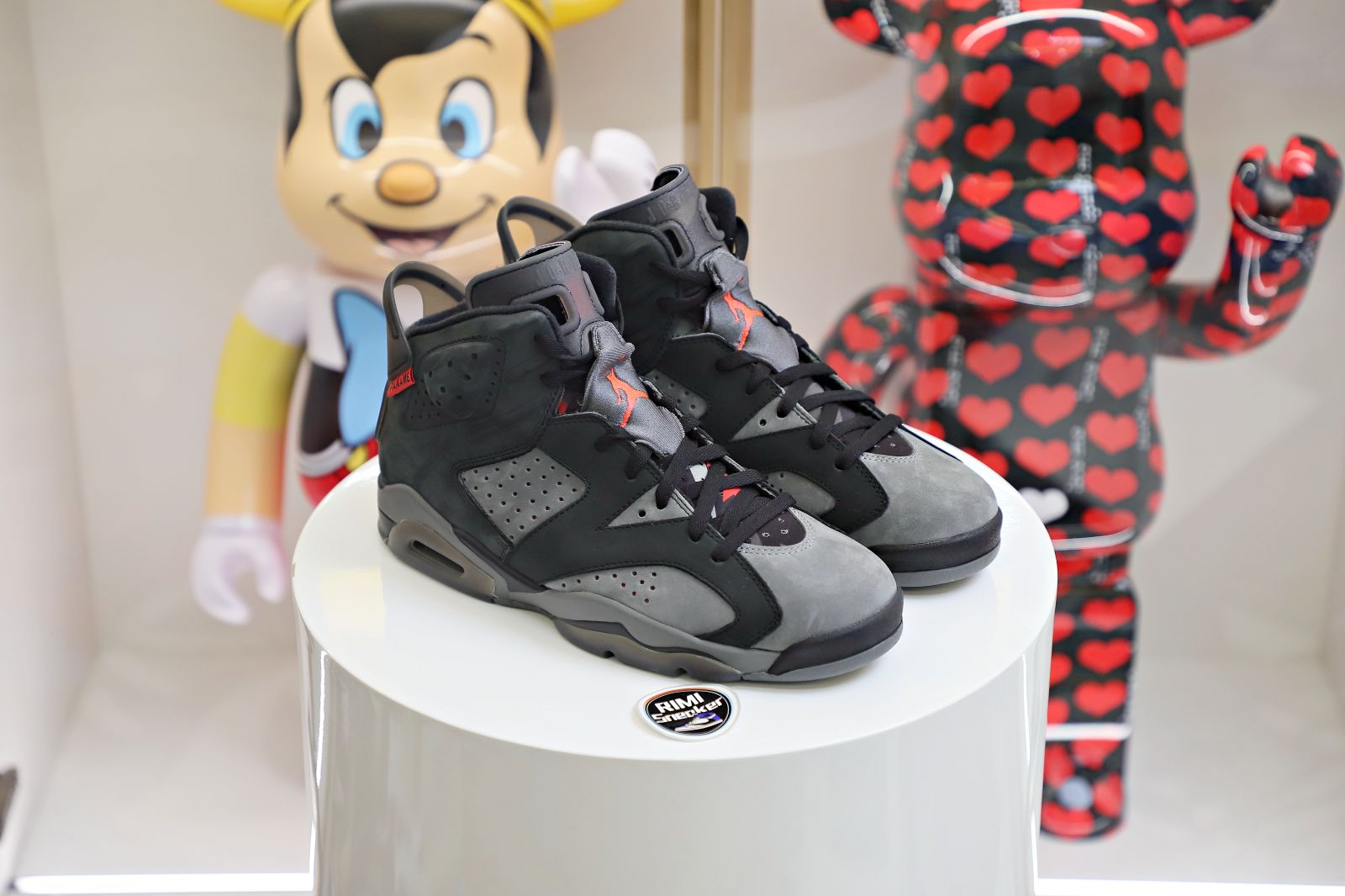 PARIS SAINT-GERMAIN X AIR JORDAN 6 RETRO