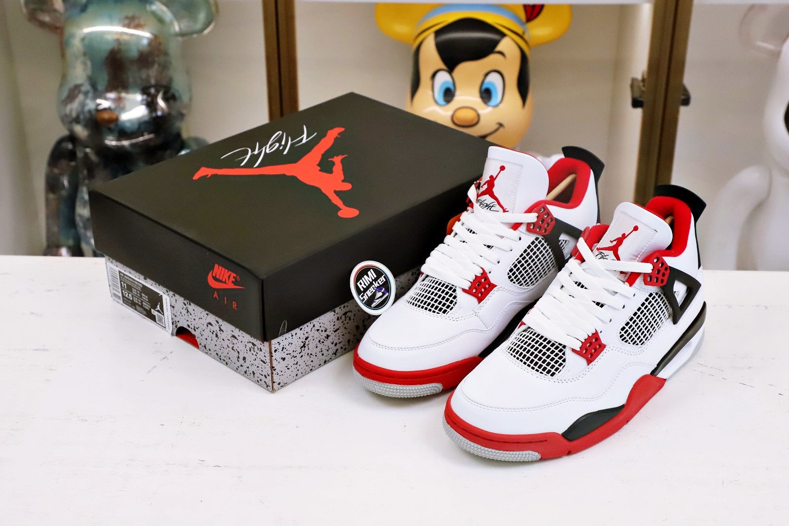 AIR JORDAN 4 RETRO