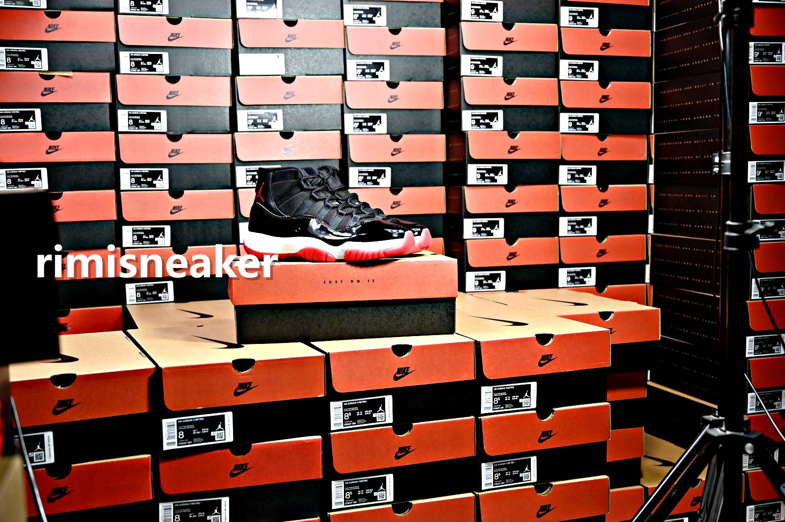 AIR JORDAN 11 RETRO