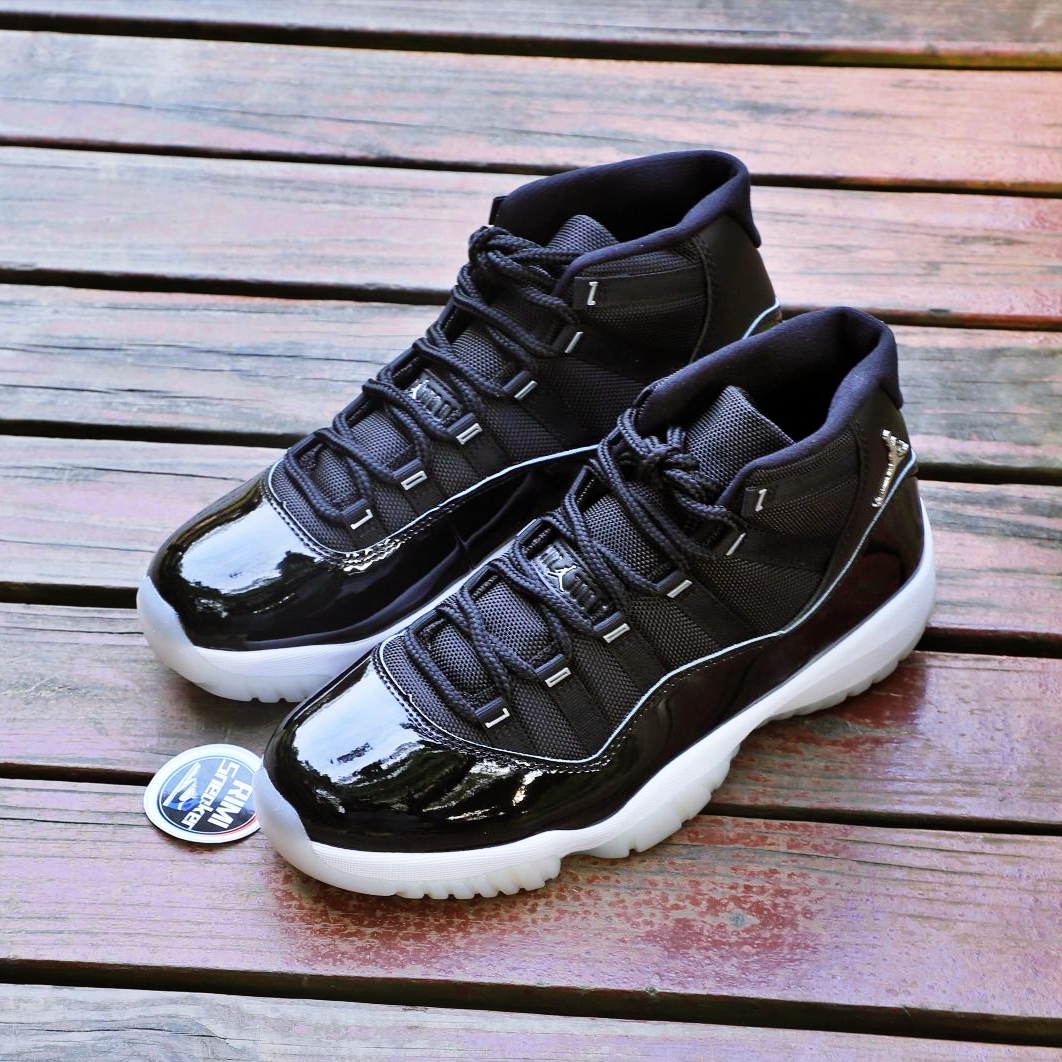 AIR JORDAN 11 RETRO