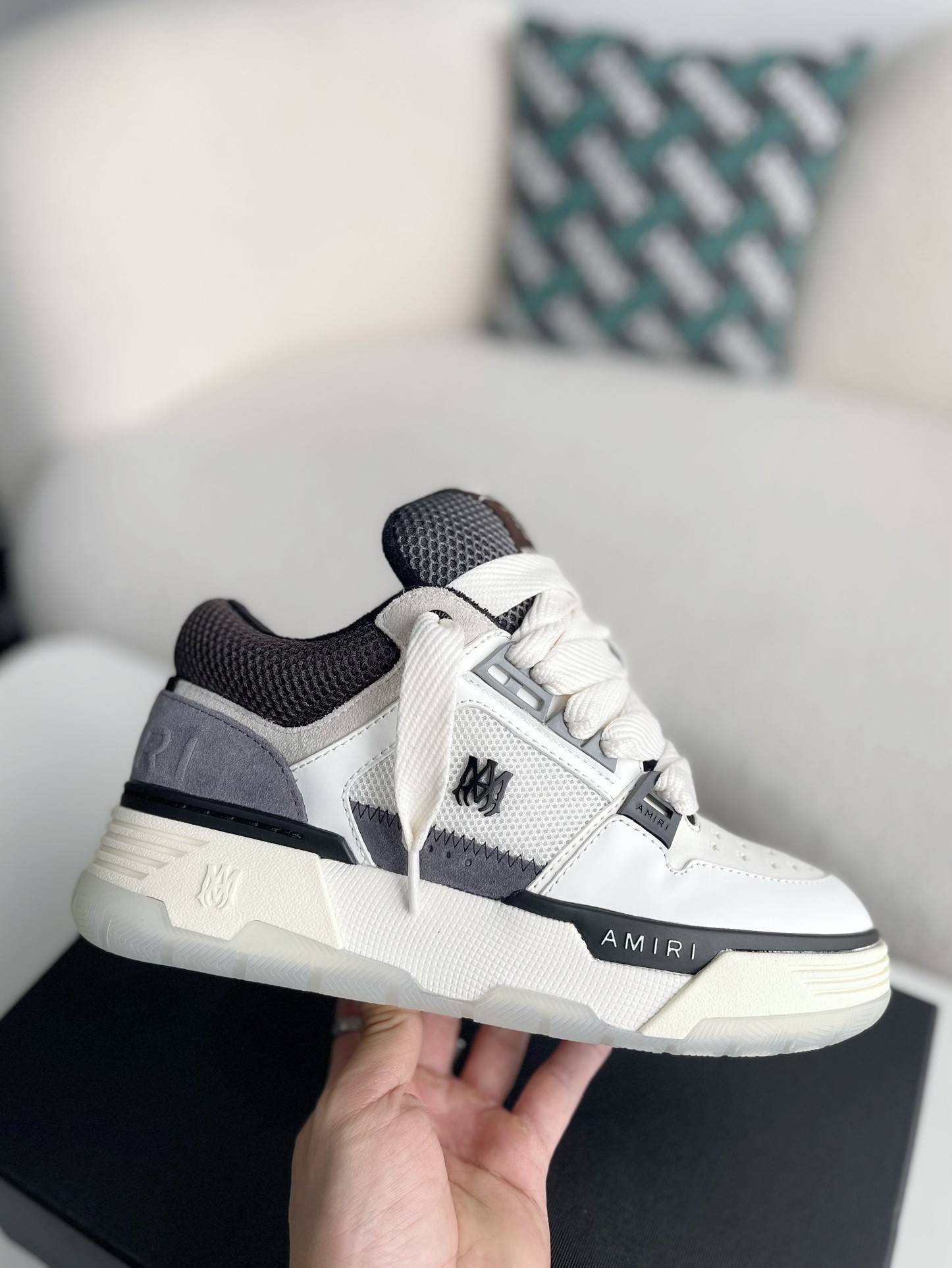 A*RI sneaker