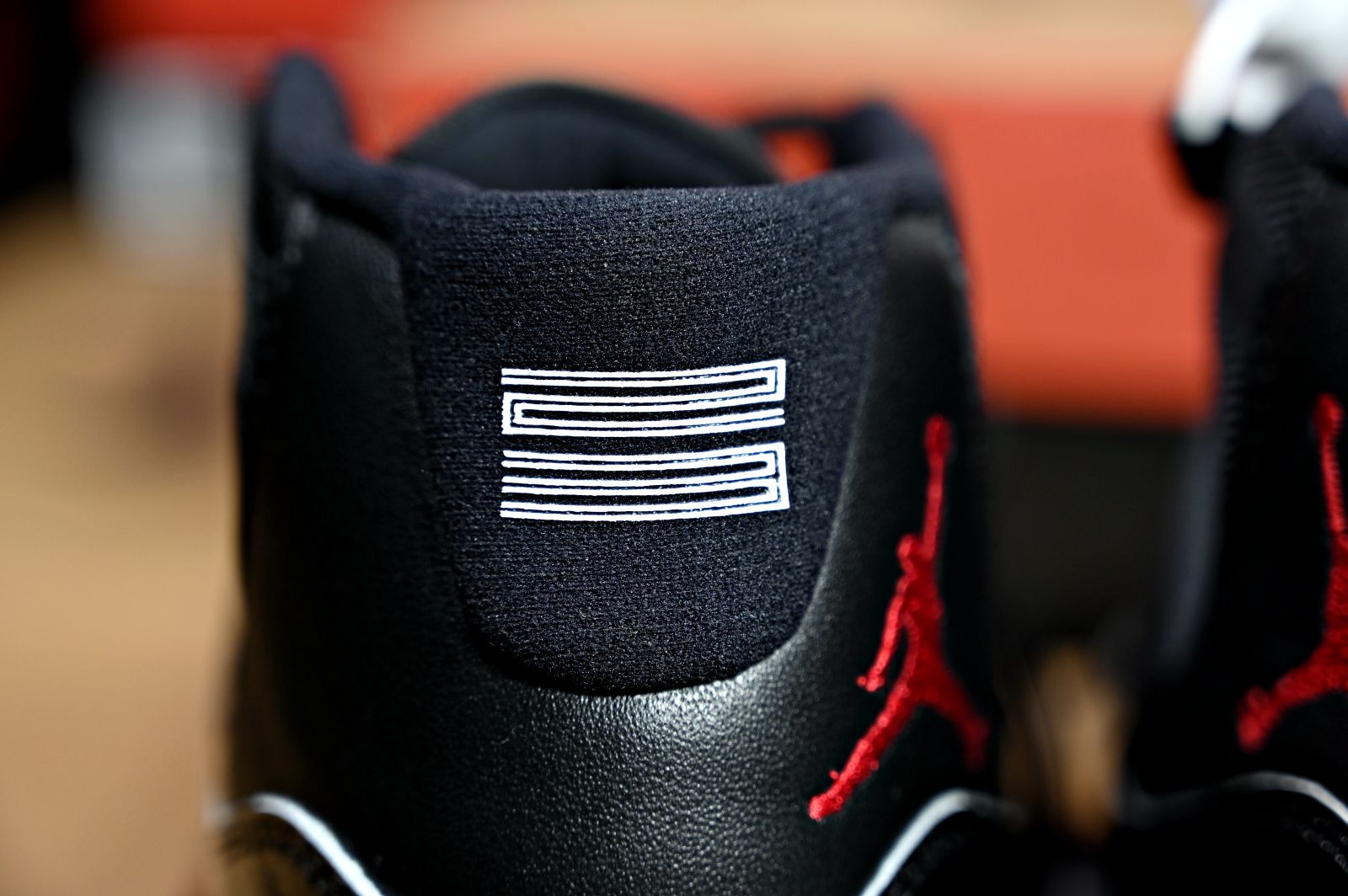 AIR JORDAN 11 RETRO