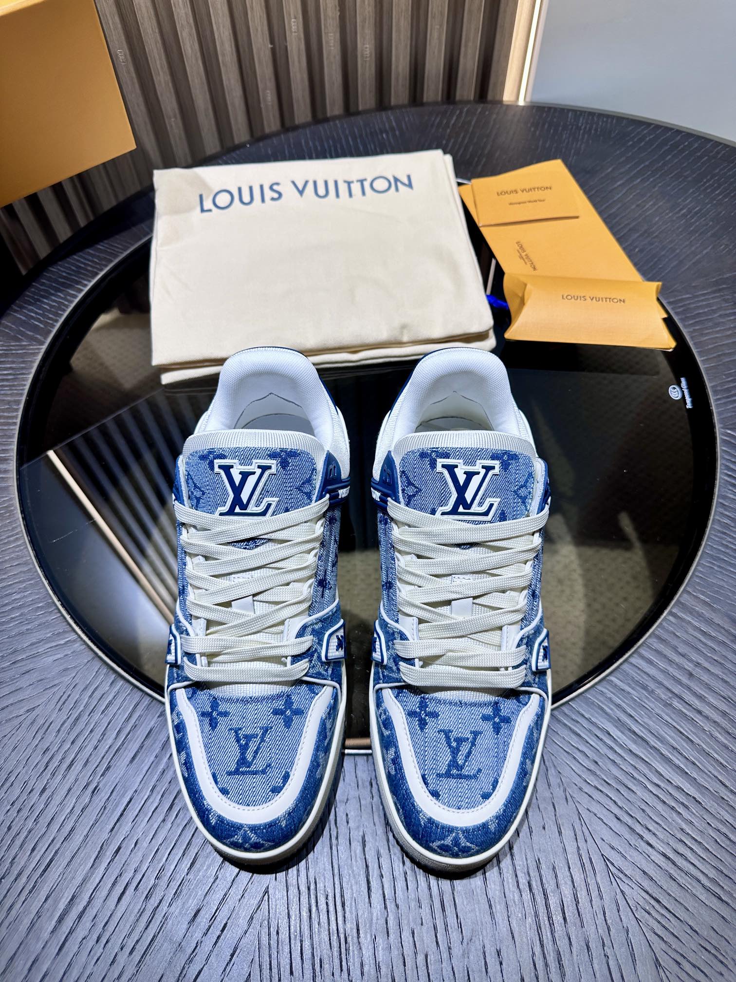 L*V TRAINER Sneakers 1ADHHV